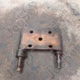 Occasion : Fixation de lame sur pont avant gauche pour Jeep CJ5, CJ7, CJ8