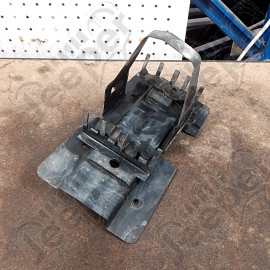 Occasion : Fixation de cric d'origine sur aile droite pour Jeep Wrangler YJ