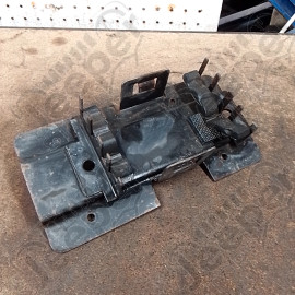 Occasion : Fixation de cric d'origine sur aile droite pour Jeep Wrangler YJ