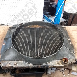 Occasion : Radiateur moteur avec sa buse d'air/ longueur fixation : 74 cm / hauteur : 14,5 cm / largeur : 62 cm pour Jeep divers