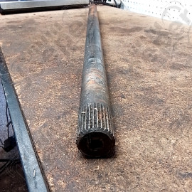 Occasion : Demi arbre de roue arrière/ longueur : 82 cm / cannelures : 30 (des deux côtés) pour Jeep divers