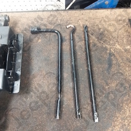Occasion : Cric manuel d'origine pour Jeep Cherokee Liberty KJ