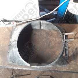Occasion : Buse de ventilateur de radiateur / longueur : 69,5 cm / largeur : 48,5 cm / épaisseur : 25 cm pour Jeep divers