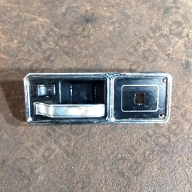 Occasion : Cache plastique + poignée intérieur porte arrière gauche pour Jeep Cherokee XJ
