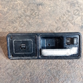 Occasion : Cache plastique + poignée intérieur porte arrière droit pour Jeep Cherokee XJ