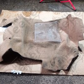 Occasion : Tapis de sol marron côté conducteur pour Jeep CJ7
