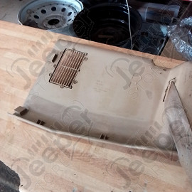 Occasion : Panneau plastique intérieur arrière droit couleur beige avec ceinture de sécurité pour Jeep Comanche MJ