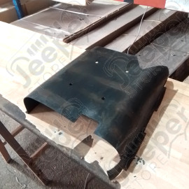 Occasion : Cache plastique entre réservoir 15 gallons et protection métallique de réservoir pour Jeep CJ5, CJ7, CJ8, YJ