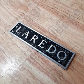 Occasion : Emblème logo "LAREDO" pour Jeep CJ7, YJ, XJ, ZJ, ZG