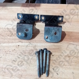 Occasion : Lot de 2 charnières noires de portière avant droite pour Cadillac Seville STS 4.6L V8 - 32 soupapes - 4 portes - Boite automatique 4 rapports