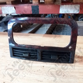 Occasion : Encadrement autoradio avec grille de ventilation pour Jeep Grand Cherokee WJ, WG