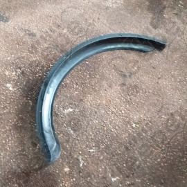 Occasion : Elargisseur d'aile arrière gauche noir (cassé) pour Jeep CJ7