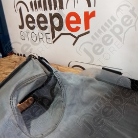 Occasion : Duster avec baguette coffre couvre plateau noir Bestop (déchirure) pour Jeep Wrangler YJ