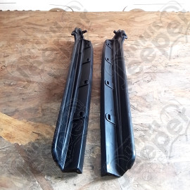 Occasion : Lot de 2 baguettes de capotage pour pare brise droit pour Jeep Wrangler YJ