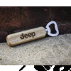 Goodies : Ouvre bouteille Jeep en bois