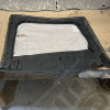 Occasion : Vitre de demi porte avant gauche noir denim (coin carré) pour Jeep Wrangler YJ (1987-1995)