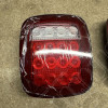Occasion : Kit 2 feux arrière US plat (1 cassé) pour CJ5, CJ6, CJ7, CJ8, YJ, TJ