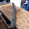 Occasion : Baguette de finition entre pare chocs avant et calandre pour Jeep JL, JT