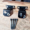 Occasion : Lot de 2 charnières noires de portière arrière gauche pour Cadillac Seville STS 4.6L V8 - 32 soupapes - 4 portes - Boite automatique 4 rapports