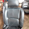 Occasion : Siège avant droit en cuir noir réglable électriquement pour Cadillac Seville STS 4.6L V8 - 32 soupapes - 4 portes - Boite automatique 4 rapports