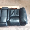Occasion : Dossier de banquette arrière en cuir noir pour Cadillac Seville STS 4.6L V8 - 32 soupapes - 4 portes - Boite automatique 4 rapports