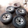 Occasion : Lot de 5 roues (jantes acier d'origine 8 trous) + pneus PATHFINDER Sport Sat en 265/75R16 + roue de secours pour Chevrolet Silverado 2500 HD 6.0L V8 Vortec - 2 portes