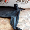 Occasion : Duster avec baguette coffre couvre plateau noir Bestop (déchirure) pour Jeep Wrangler YJ