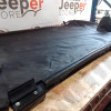 Occasion : Duster avec baguette coffre couvre plateau noir Bestop (déchirure) pour Jeep Wrangler YJ
