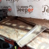 Occasion : Garniture plastique beige de vitre arrière droite pour Jeep Grand Cherokee ZJ, ZG